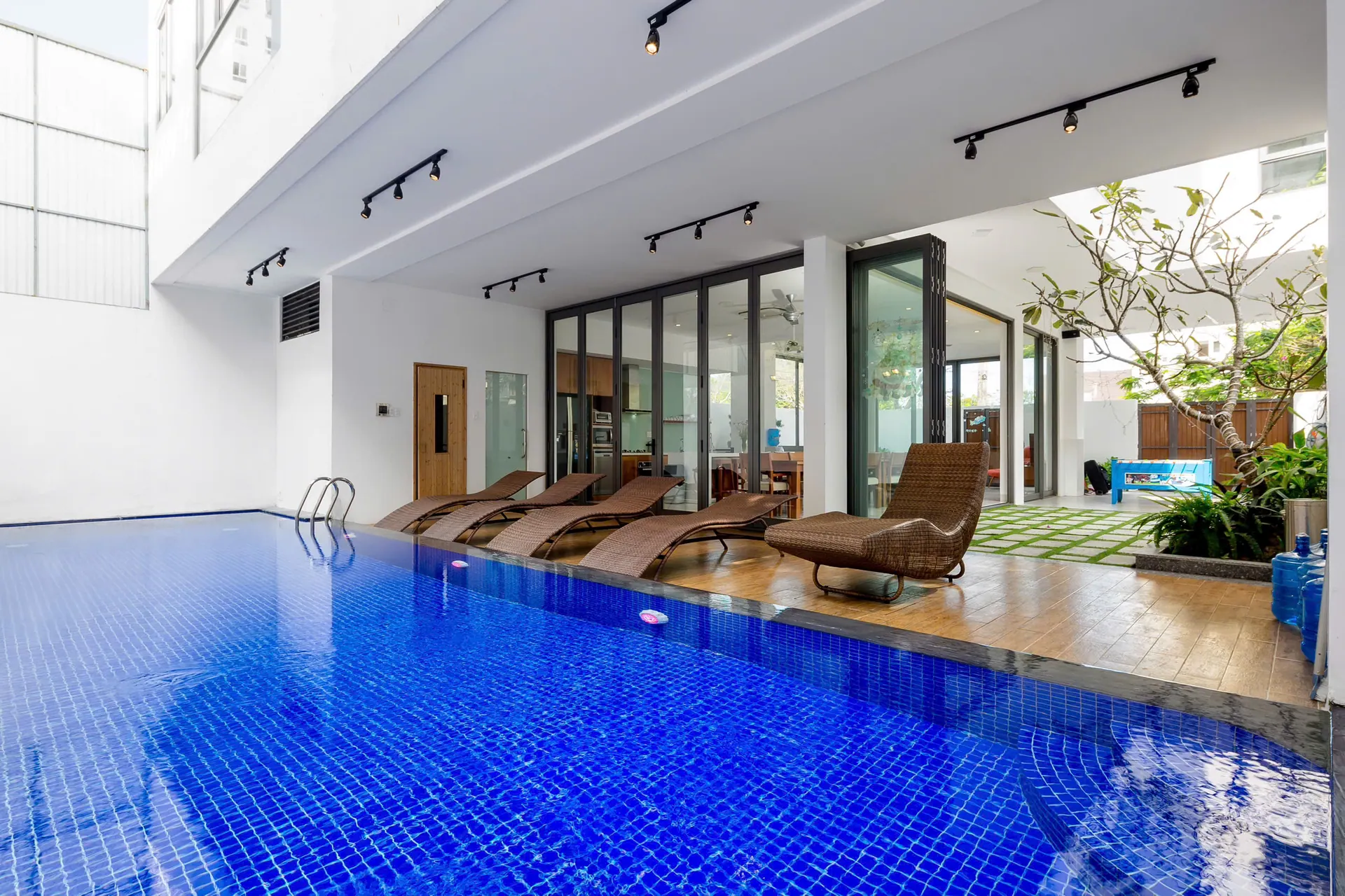 The Stunning Luxurious Villa by My Khe beach An Hai 36